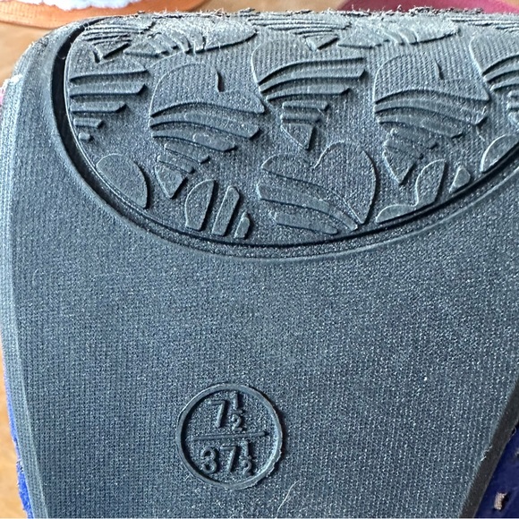 Blue 4 inch heels with 1 inch platform! Hardly worn. Size 7.5 - Picture 3 of 5